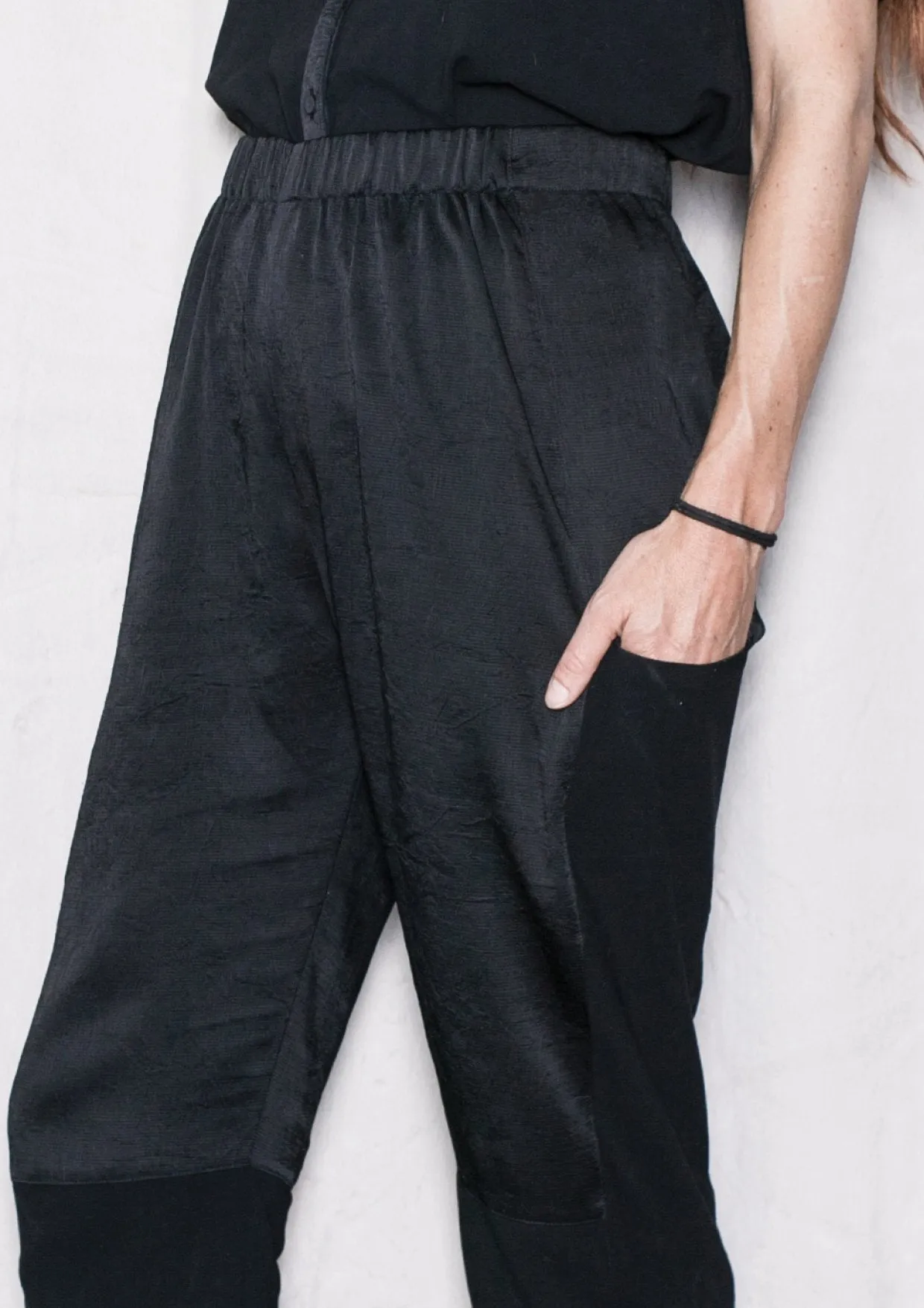 PANTS LOOSE ELASTIC - BLACK shiny by BERENIK